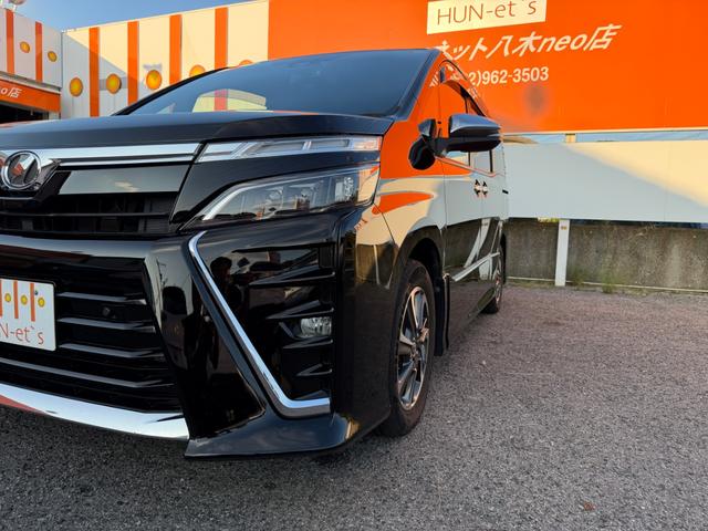 ヴォクシー ＺＳ　煌ＩＩ　純正９インチＳＤナビ　デジタルインナーミラー　後席モニター　両側パワスラ　ＥＴＣ　バックカメラ　フルセグＴＶ　ＢＴオーディオ　ＨＤＭＩ　ＬＥＤヘッドライト　トヨタセーフティセンス　クルコン　スマートキ（8枚目）