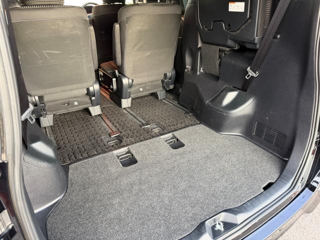 ヴォクシー ＺＳ　煌ＩＩ　純正９インチＳＤナビ　デジタルインナーミラー　後席モニター　両側パワスラ　ＥＴＣ　バックカメラ　フルセグＴＶ　ＢＴオーディオ　ＨＤＭＩ　ＬＥＤヘッドライト　トヨタセーフティセンス　クルコン　スマートキ（16枚目）