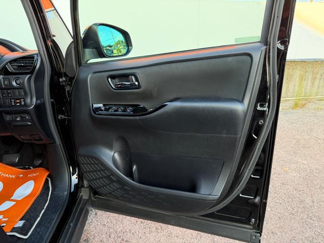 ヴォクシー ＺＳ　煌ＩＩ　純正９インチＳＤナビ　デジタルインナーミラー　後席モニター　両側パワスラ　ＥＴＣ　バックカメラ　フルセグＴＶ　ＢＴオーディオ　ＨＤＭＩ　ＬＥＤヘッドライト　トヨタセーフティセンス　クルコン　スマートキ（17枚目）