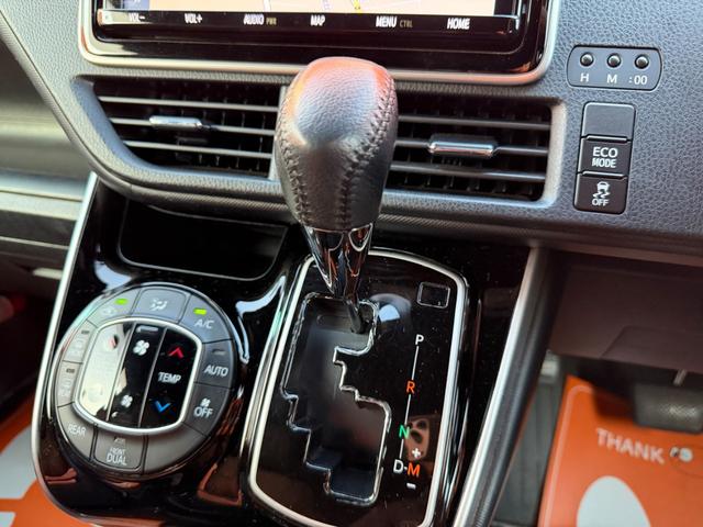 ヴォクシー ＺＳ　煌ＩＩ　純正９インチＳＤナビ　デジタルインナーミラー　後席モニター　両側パワスラ　ＥＴＣ　バックカメラ　フルセグＴＶ　ＢＴオーディオ　ＨＤＭＩ　ＬＥＤヘッドライト　トヨタセーフティセンス　クルコン　スマートキ（32枚目）