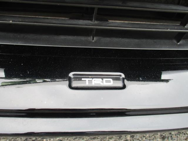 プリウス Ａツーリングセレクション　ＴＲＤエアロ　ＴＲＤ１８インチＡＷ　ＡＬＰＩＮＥ９インチナビ　フルセグＴＶ　ＤＶＤ　バックカメラ　レーダークルーズコントロール　トヨタセーフティセンス　ＬＥＤヘッドライト　レザーシート　シートヒーター（8枚目）