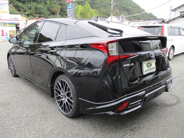 プリウス Ａツーリングセレクション　ＴＲＤエアロ　ＴＲＤ１８インチＡＷ　ＡＬＰＩＮＥ９インチナビ　フルセグＴＶ　ＤＶＤ　バックカメラ　レーダークルーズコントロール　トヨタセーフティセンス　ＬＥＤヘッドライト　レザーシート　シートヒーター（13枚目）