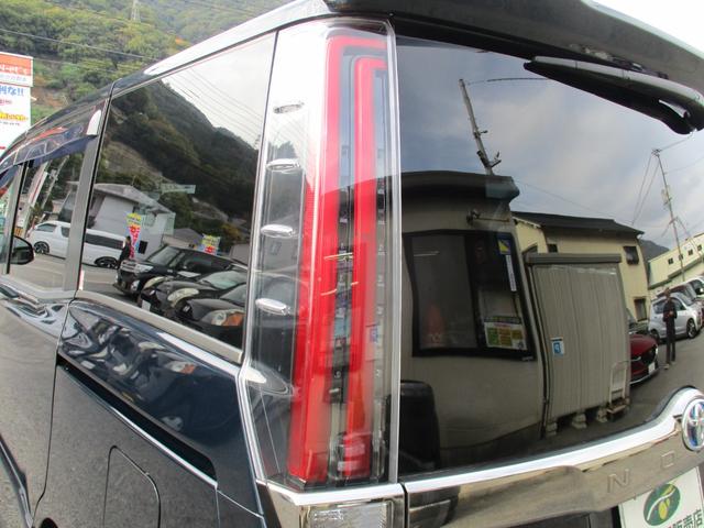 ノア ハイブリッドSi ダブルバイビー モデリスタエアロ 純正10インチワイドナビ 純正フリップダウンモニター フルセグTV ブルートゥース バックモニター 両側パワースライド ハーフレザー調シート F左右シートヒーター 社外18インチAW(16枚目)