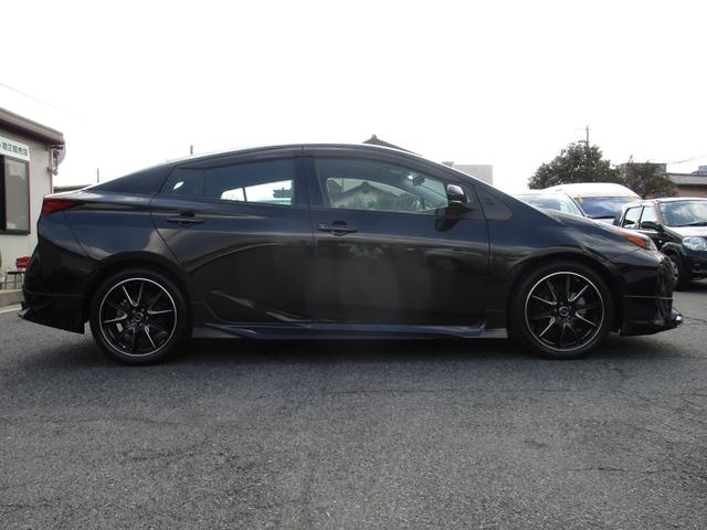 プリウス Ｓツーリングセレクション・ブラックエディション　モデリスタエアロ　純正ワイドナビ　フルセグＴＶ　全方位カメラ　社外１８インチＡＷ　レーダークルーズコントロール　トヨタセーフティセンス　オートライト　ＬＥＤヘッドライト　オートマチックハイビーム（7枚目）