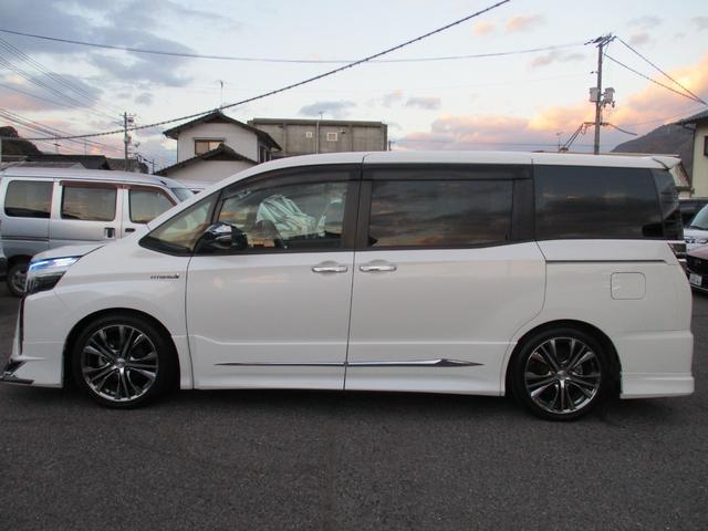 ヴォクシー ハイブリッドＺＳ　煌ＩＩ　モデリスタエアロ　１オーナー　ワイドディスプレイオーディオ　ブルートゥース　バックモニター　デジタルインナーミラー　社外１８アルミ　ローダウンサス　セーフティセンス　コーナーセンサー　ドラレコ　ＥＴＣ（11枚目）