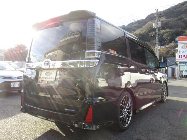 ヴォクシー ＺＳ　煌ＩＩＩ　モデリスタＦスポイラー　社外１８インチアルミ　純正９インチワイドナビ　純正フリップダウンモニター　フルセグＴＶ　バックモニター　ブルートゥース　ＣＤ・ＤＶＤ再生　ＬＥＤオートライト　オートハイビーム（18枚目）