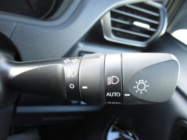 ヴォクシー ＺＳ　煌ＩＩＩ　モデリスタＦスポイラー　社外１８インチアルミ　純正９インチワイドナビ　純正フリップダウンモニター　フルセグＴＶ　バックモニター　ブルートゥース　ＣＤ・ＤＶＤ再生　ＬＥＤオートライト　オートハイビーム（42枚目）