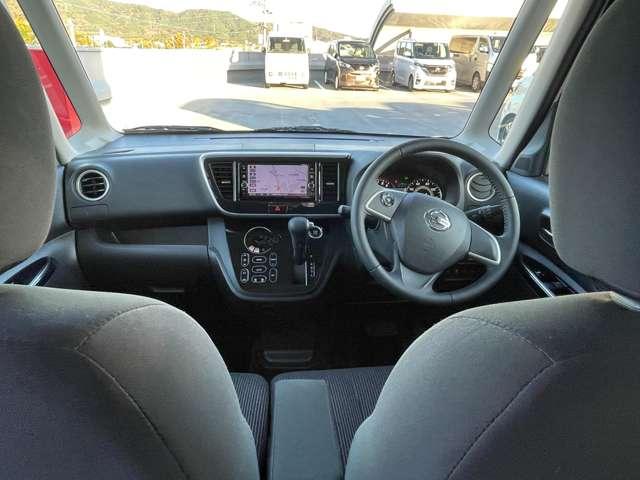 《室内》明るい基調のインテリアデザイン！ドライブは楽しく、気分も明るくなりますね♪