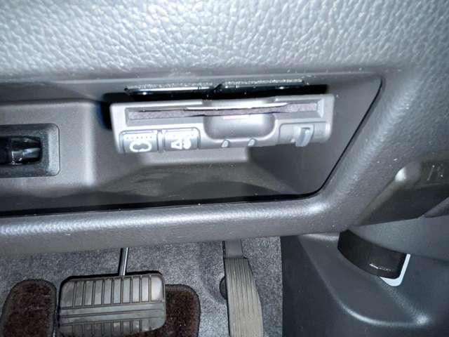 《ＥＴＣ》高速道路料金所で小銭の出し入れをする必要もなくスムーズに通過でき　ＥＴＣ搭載車しか通過できないスマートインターも利用可能で、高速道路利用の幅が広がりますよ！