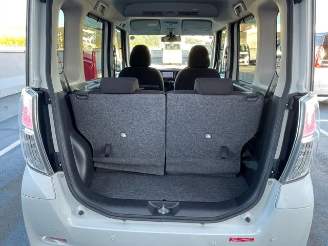 ☆　【トランクルーム】　収容たっぷりのトランク容量！　シートを倒すなどのアレンジも可能です　　☆