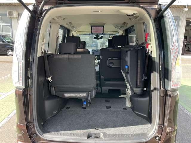 セレナ ハイウェイスター　Ｖセレ＋セーフティＩＩ　ＳＨＶ　２．０　ハイウェイスター　Ｖセレクション＋ＳａｆｅｔｙＩＩ　Ｓ－ＨＹＢＲＩＤ　禁煙ワンオーナー車　純正ナビ　リヤフリップダウンモニター　ＥＴＣ　アラウンドビューモニター（16枚目）