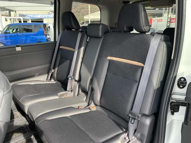 セレナ ２．０　ハイウェイスターＶ　４ＷＤ　自社販売ワンオーナー禁煙車（14枚目）