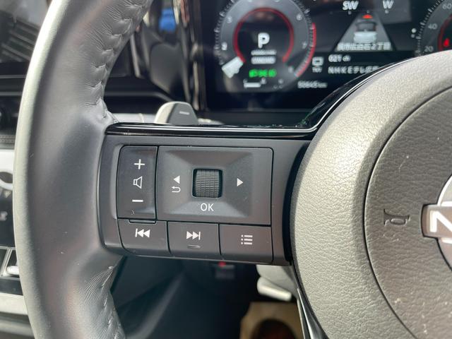 ���@�y�X�e�A�����O�X�C�b�`�z�@�ڐ��͂��̂܂܂Ńi�r�Ȃǂ̑���≹�ʒ������\�ł��B�X�C�b�`�𒍎����Ȃ��Ă����삪�ł���̂łƂĂ��֗��ȑ����̂P�ł��@��