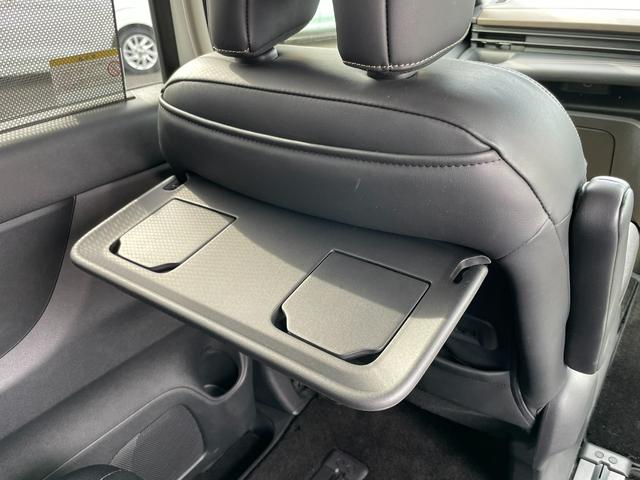 ���@�y�V�[�g�o�b�N�e�[�u���z�@�V�[�g�㕔�ɊȈՃe�[�u�����Ă܂��I�J�b�v�z���_�[���t���Ă���A���q�l�Ȃǂɕ֗��ȃA�C�e���ł��@��