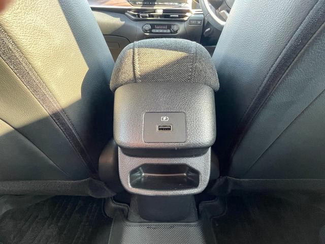 ����ȗp�ɂt�r�a�ڑ������Ă��܂��@�g�тȂǂ̓d�q�@��̏[�d�Ɏg���ĕ֗��ł��@��