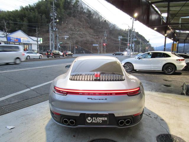 ９１１ ９１１カレラＳ　ＧＴシルバーメタリック　スポーツサスペンション（１０ミリ低）　２０＆２１カレラクラシックＡＷ　右Ｈ　黒革シート　Ｐシート　純正ナビ　ドラレコ　レーダー　ＥＴＣ　３６０°カメラ　クルコン　スペアキー有（3枚目）