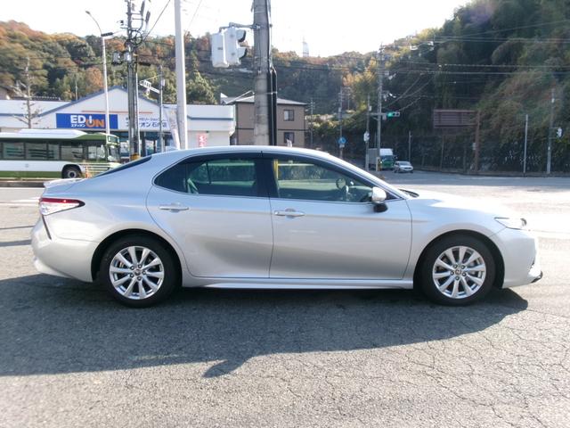 カムリ ＷＳ　純正１７ＡＷ　黒ハーフレザーシート　純正８インチＤＡ　Ｔコネナビ＆ＴＶ　前後ドラレコ　Ｂカメラ　ＥＴＣ２．０　パドルシフト　カラーＨＵＤ　クルコン　ＢＳＭ　ＬＤＡ　プリクラッシュ　サイドバイザー（4枚目）