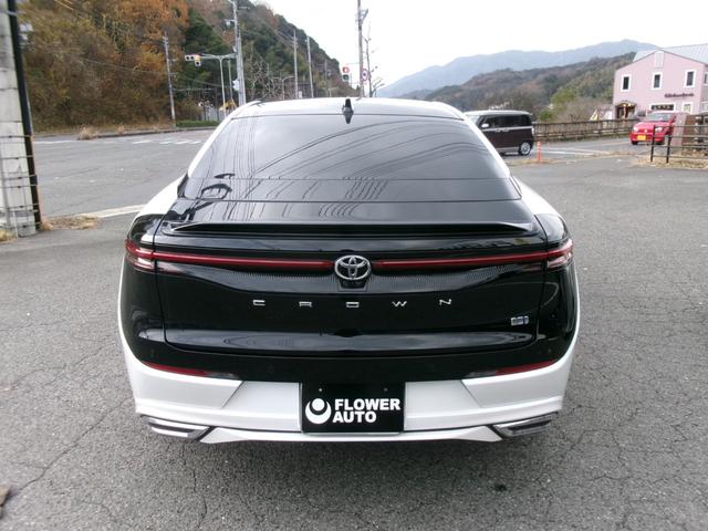 クラウンクロスオーバー Ｇアドバンスド・レザーパッケージ　モデリスタエアロ　純正２１ＡＷ　寒冷地仕様　４ＷＤ　パノラミックビュー　ディスプレイオーディオ　ＴＶ　置くだけ充電　デジタルインナーミラー　ＢＳＭ　フットライト　Ｐシート＆メモリ　ＨＤＭＩ　ＥＴＣ（3枚目）