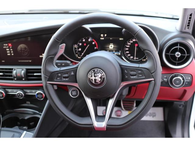 ヴェローチェ 高年式・低走行のVELOCEが入庫致しました。ワンオーナー車でグッドコンディションの1台です!内装はレザーシートでスポーティで高級な雰囲気に仕上げられております。(11枚目)