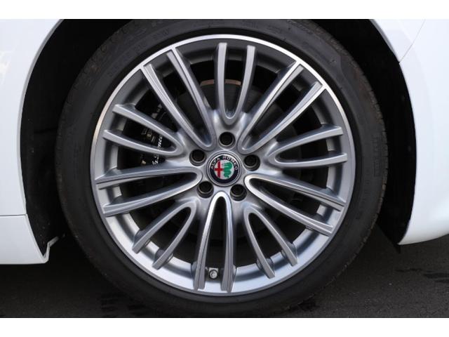 ヴェローチェ 高年式・低走行のVELOCEが入庫致しました。ワンオーナー車でグッドコンディションの1台です!内装はレザーシートでスポーティで高級な雰囲気に仕上げられております。(12枚目)