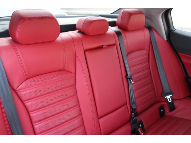 ヴェローチェ 高年式・低走行のVELOCEが入庫致しました。ワンオーナー車でグッドコンディションの1台です!内装はレザーシートでスポーティで高級な雰囲気に仕上げられております。(17枚目)