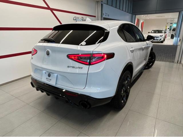 ボディカラーはアルファホワイト