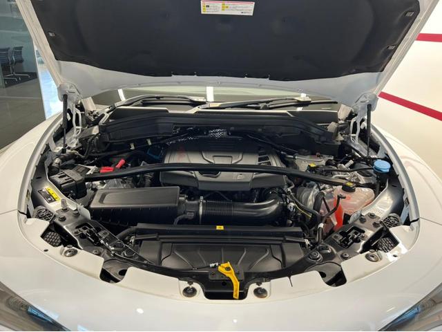 ２０００ｃｃ　直列４気筒マルチエア１６バルブインタークーラー付ツインスクロールターボ