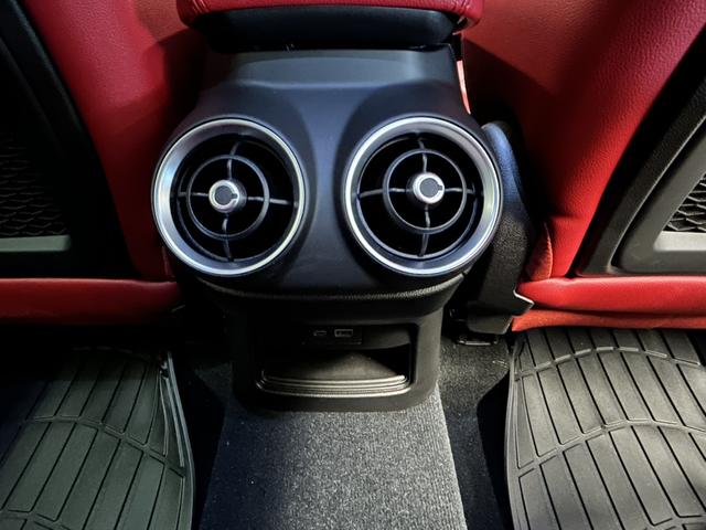 後席エアコン吹き出し口