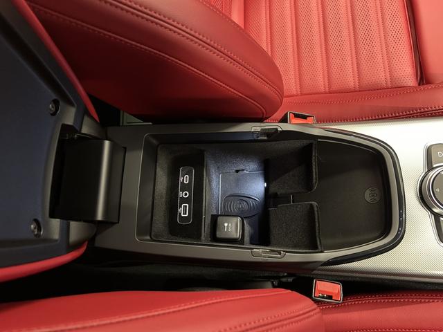 センターコンソール収納ボックス