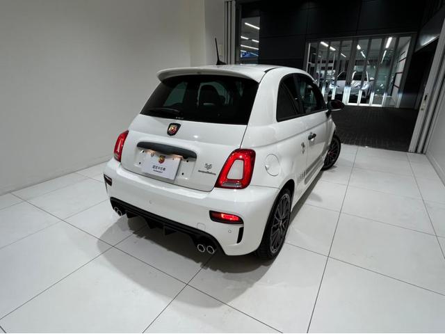 アバルト595 コンペティツィオーネ(3枚目)