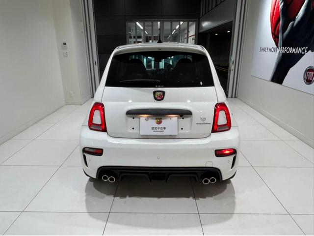 アバルト595 コンペティツィオーネ(5枚目)