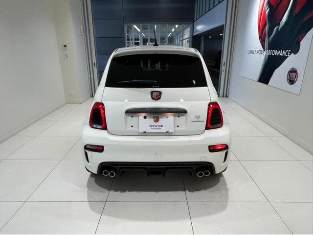 アバルト５９５ コンペティツィオーネ　ワンオーナー！禁煙車！ＥＴＣ付き！レコードモンツァマフラー！アルカンターラサベルト製シート！ブレンボキャリパー！（5枚目）