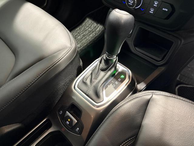 ジープ・レネゲード リミテッド　禁煙車！レザーシート！ＬＥＤヘッドライト！純正ナビ！バックカメラ！ルーフレール！（10枚目）