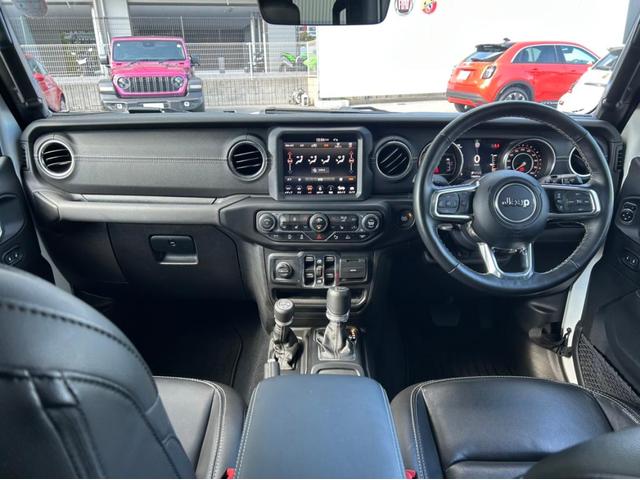 �����������f�U�C���̃C���X�g�������g�p�l��