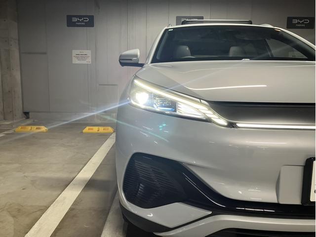 ヘッドライトはＬＥＤが採用されています。夜間の視界を広く確保できます。