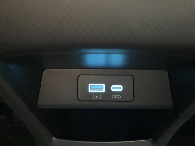【前席】ＵＳＢ端子も備えれています。