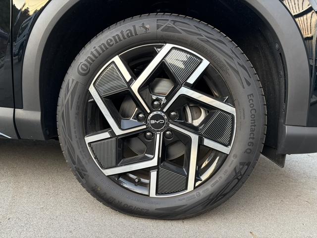 �A���~�z�C�[���̃T�C�Y�͂P�W�C���`�ɂȂ�܂��B