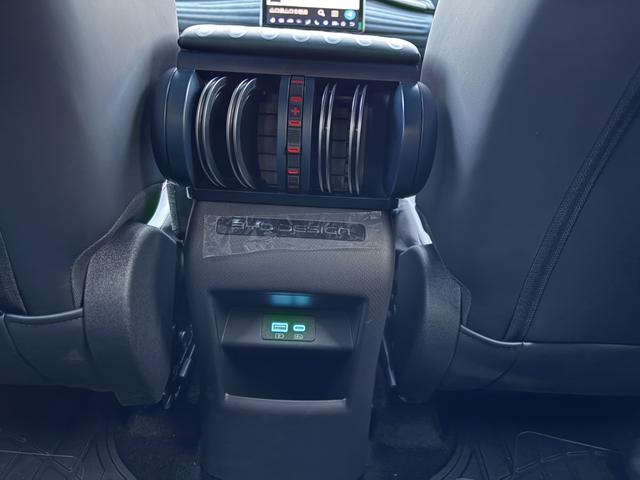 �ꕗ�ς�����f�U�C���̌�ȃG�A�R�����o��