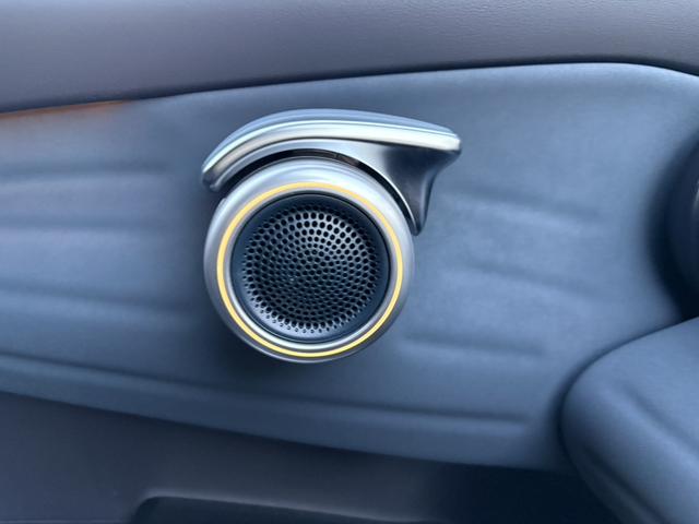 �J���[�C���~�l�[�V�������ԓ����ʂ�܂��B�J���[�����O�͂P�F�ł͂Ȃ������̐F�ɕω����܂��B