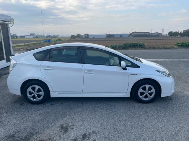 プリウス Ｓ　バックモニター　ＴＶナビ　ＥＴＣ　ＴＶナビ　スマートキー　ドアミラーウインカー（4枚目）