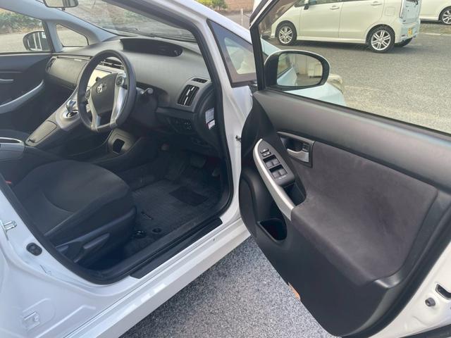 プリウス Ｓ　バックモニター　ＴＶナビ　ＥＴＣ　ＴＶナビ　スマートキー　ドアミラーウインカー（9枚目）