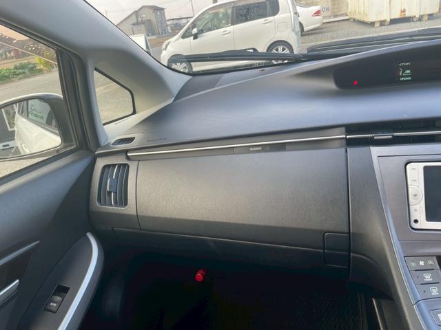 プリウス Ｓ　バックモニター　ＴＶナビ　ＥＴＣ　ＴＶナビ　スマートキー　ドアミラーウインカー（15枚目）