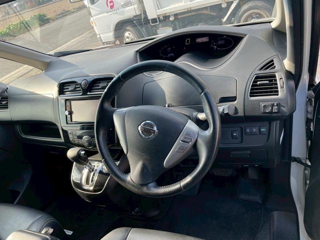 セレナ ハイウェイスター　Ｖセレ＋セーフティＩＩ　ＳＨＶ　両側パワースライドドア　フリップダウンモニター　ＴＶナビ　ＥＴＣ　ＬＥＤライト　プッシュスタート　スマートキー　クルーズコントロール　バックモニター（15枚目）