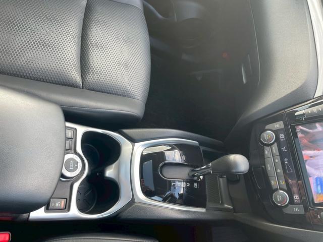 エクストレイル ２０Ｘ　４ＷＤ　レイズＡＷ　サンルール　サンルーフ　パノラマガラスルーフ　外品アルミ　ドラレコ　ＬＥＤヘッドライト　８インチナビ　シートヒーター　ＴＶナビ　バックモニター　ルーフレール（15枚目）