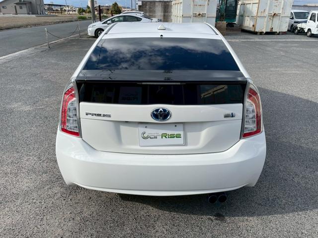 プリウス １．８Ｓ　外品１８ＡＷ　シーケンシャルウインカー　バックモニター　ＫＥＮＷＯＯＤ９インチナビＴＶ　外品　マフラー　１８ＡＷ　足回り　テーブル　シーケンシャルウインカー　ＬＥＤスカッフプレート（10枚目）