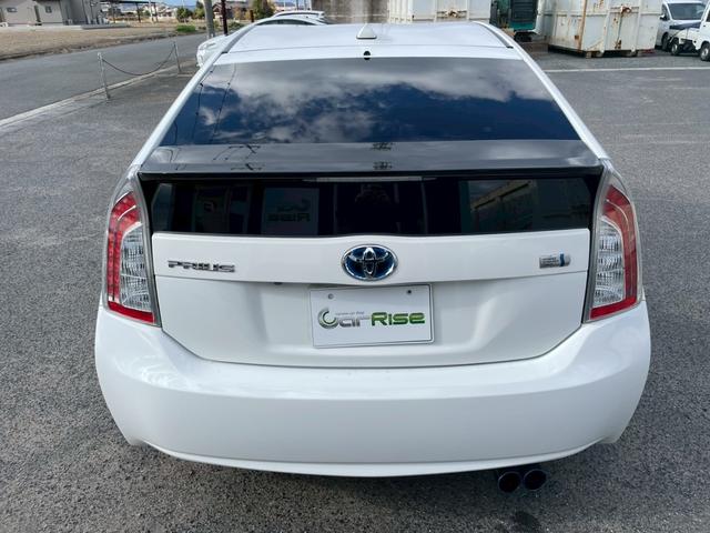 プリウス １．８Ｓ　外品１８ＡＷ　シーケンシャルウインカー　バックモニター　ＫＥＮＷＯＯＤ９インチナビＴＶ　外品　マフラー　１８ＡＷ　足回り　テーブル　シーケンシャルウインカー　ＬＥＤスカッフプレート（12枚目）