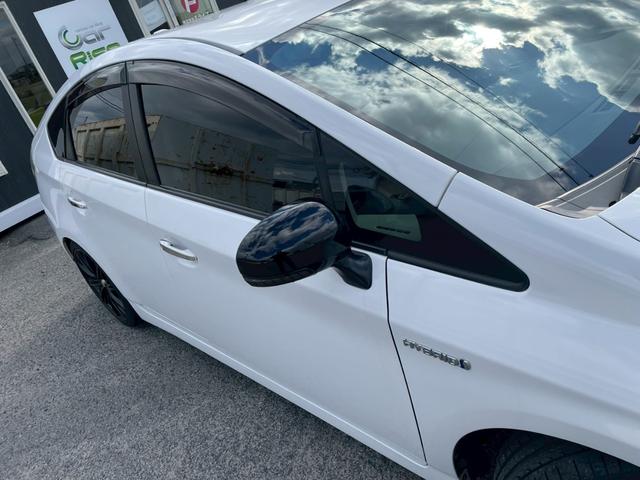 プリウス １．８Ｓ　外品１８ＡＷ　シーケンシャルウインカー　バックモニター　ＫＥＮＷＯＯＤ９インチナビＴＶ　外品　マフラー　１８ＡＷ　足回り　テーブル　シーケンシャルウインカー　ＬＥＤスカッフプレート（15枚目）