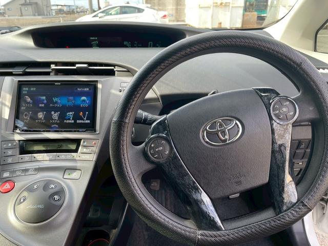 プリウス １．８Ｓ　外品１８ＡＷ　シーケンシャルウインカー　バックモニター　ＫＥＮＷＯＯＤ９インチナビＴＶ　外品　マフラー　１８ＡＷ　足回り　テーブル　シーケンシャルウインカー　ＬＥＤスカッフプレート（22枚目）