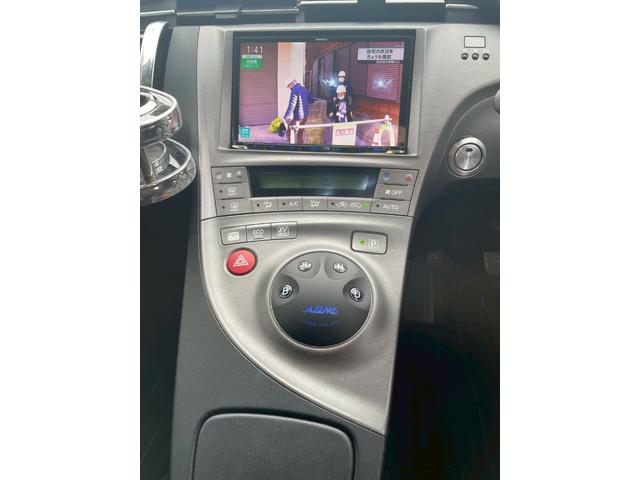 プリウス １．８Ｓ　外品１８ＡＷ　シーケンシャルウインカー　バックモニター　ＫＥＮＷＯＯＤ９インチナビＴＶ　外品　マフラー　１８ＡＷ　足回り　テーブル　シーケンシャルウインカー　ＬＥＤスカッフプレート（25枚目）