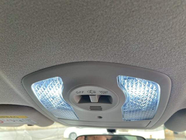 プリウス １．８Ｓ　外品１８ＡＷ　シーケンシャルウインカー　バックモニター　ＫＥＮＷＯＯＤ９インチナビＴＶ　外品　マフラー　１８ＡＷ　足回り　テーブル　シーケンシャルウインカー　ＬＥＤスカッフプレート（26枚目）